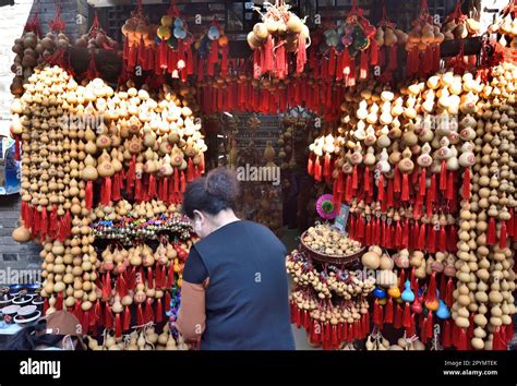 Crowded Chinese Street Market Stock Photo Alamy
