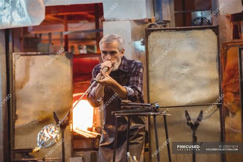 Glassblower Shaping A Glass On The Blowpipe At Glassblowing Factory — Forming Tool Stock