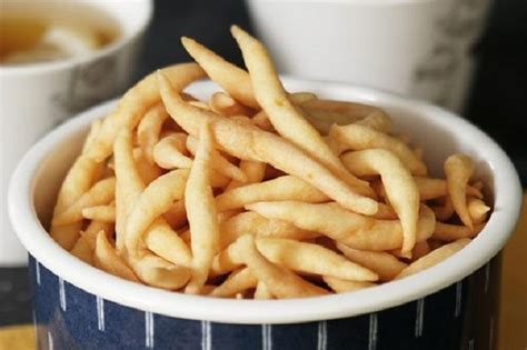 Resep diadaptasikan dari ibu tercinta. Resep Membuat Telur Gabus Keju untuk Cemilan Akhir Pekan