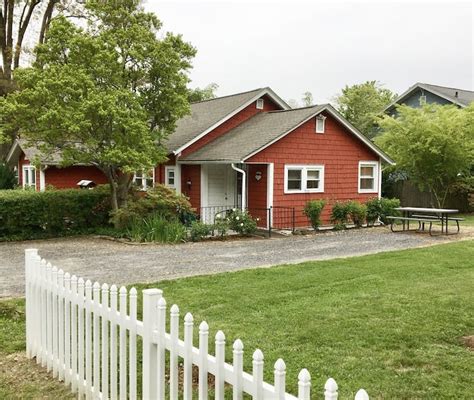 The Red Cottage No Service Fee Added Pet Friendly Vacation Homes For