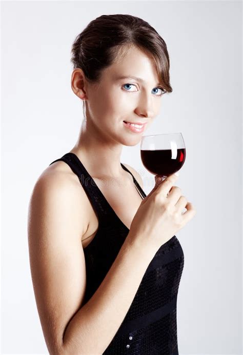 Donna Con L Alcool Bevente Della Sigaretta Fotografia Stock Immagine Di Ragazza Faccia 13927442