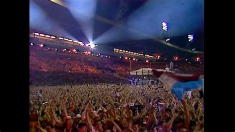 The queen is dead, long live the queen. Queen - We Are The Champions (Live at Wembley 11.07.1986 ...