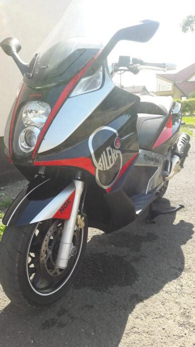 Color blanco € 3,800 circa £ 3,404. Gilera GP 800 839 cm3, 2008 god.