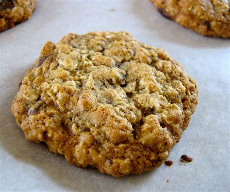 In a medium bowl whisk, all the dry ingredients then stir them into the wet mixture. Chewy Low Fat Banana Nut Oatmeal Cookies Recipe — Dishmaps