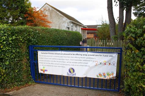 Entrance To Carterton Primary School © Roger Templeman Cc By Sa20