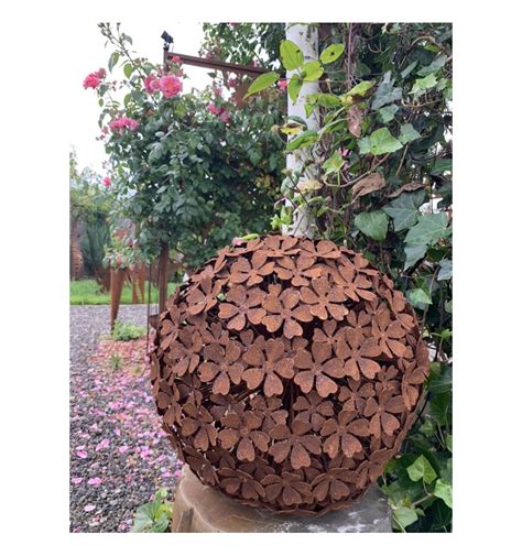 Gekauft kosten diese kugeln um die 30 euro, aber selbstgemacht kannst du sie viel preiswerter. Garten Deko Kugel Hortensie Ø 40 cm - Hydrangea - Metallmichl