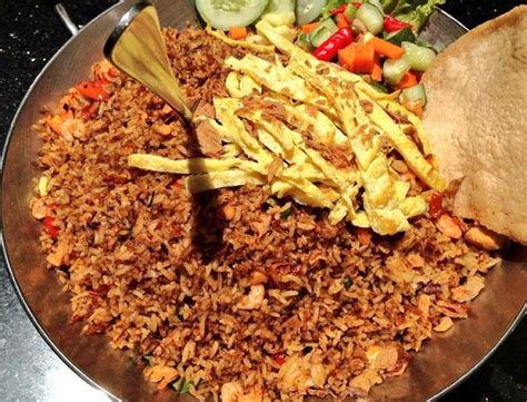 Nasi goreng jadi salah satu makanan favorit sebagian besar orang indonesia. Resep Nasi Goreng Super Pedas Abon Ayam Spesial - County Food
