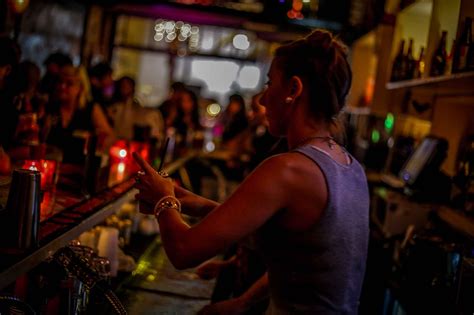 Earlier, at around midnight between friday and saturday, one person was. Kill Your Idol | Bar | Live Music | Miami Beach | South Beach
