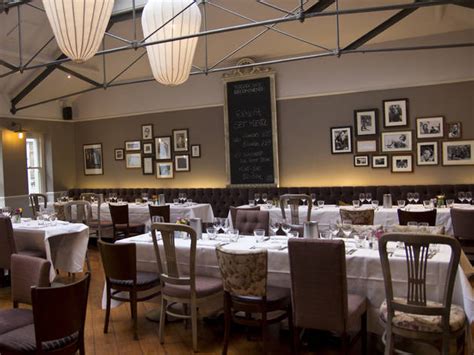 The formosa dining room is attached to the prince albert pub and serves a variety of modern european dishes at their restaurant. Prince Alfred & Formosa Dining Rooms | Bars and pubs in ...