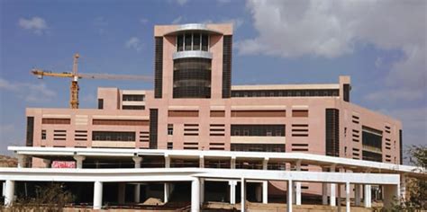 جامعة الملك خالد من أفضل الجامعات السعودية تم بناؤها عام 1419 هـ، تقع الجامعة في مدينة أبها في محافظة عسير، تضم جامعة الملك خالد حوالي 47 كلية. مشروع مبنى كلية الطب - جامعة الملك خالد بالفرعاء - شركة ...