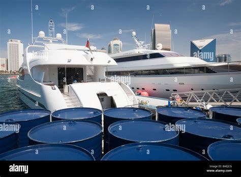 Yacht Dubai Hi Res Stock Photography And Images Alamy
