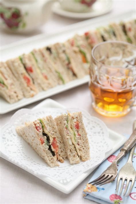 Sandwich telur ala jepang adalah satu tangkap roti tawar tanpa pinggiran berisi telur rebus yang sudah dihancurkan dan dicampur 1. Tuna Sandwich yang sangat sedap! - masam manis