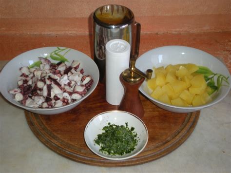 Con alcuni piccoli trucchi, la cottura del cosa ti serve? Ricetta Piovra e patate light, calorie e valori nutrizionali