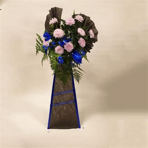 Established in 1910, ftd has been a premier provider of beautiful floral arrangements and gorgeous flower bouquets for over 100 years. Pink Chrysanthemum Sympathy Flowers | Sympathy flowers ...