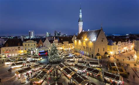 As many pictures and media files as possible should be moved into appropriate subcategories. Tallin la escapada perfecta antes de Navidad