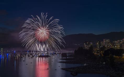 Download Wallpaper 3840x2400 Fireworks Salute Bay Night Holiday 4k