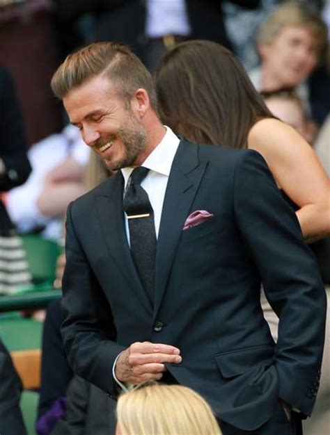 David Beckham Pega Bola De Tênis Durante Partida Em Wimbledon