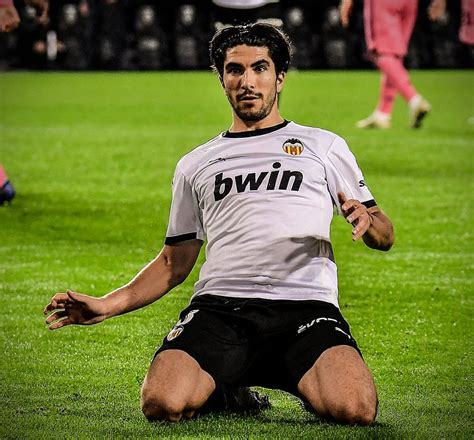 Real madrid have seen over 2.5 goals in 14 of their last 16 matches against valencia in all competitions. Real Madrid slip to surprise 4-1 La Liga defeat at ...