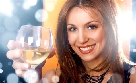 17 maddede Şarap sever kadınları tanıma rehberi