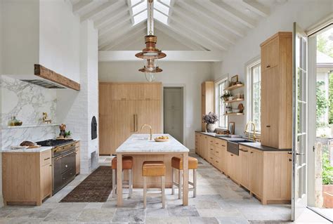 2020 Kitchen Design Trends - Kitchen Cabinets Vaughan ... As many homeowners decide to buckle down and stay put in their current house, they are also looking for.