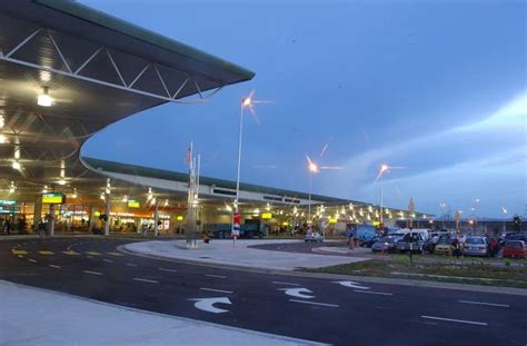 Airasia group operates scheduled domestic and international flights to more than 165 destinations spanning 25 countries. LCCT transforms from bustling hub to empty shell - klia2.info
