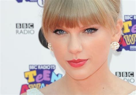 Taylor Swift Eye Makeup Tips And Tricks Taylor Swift Eyes Eye Makeup