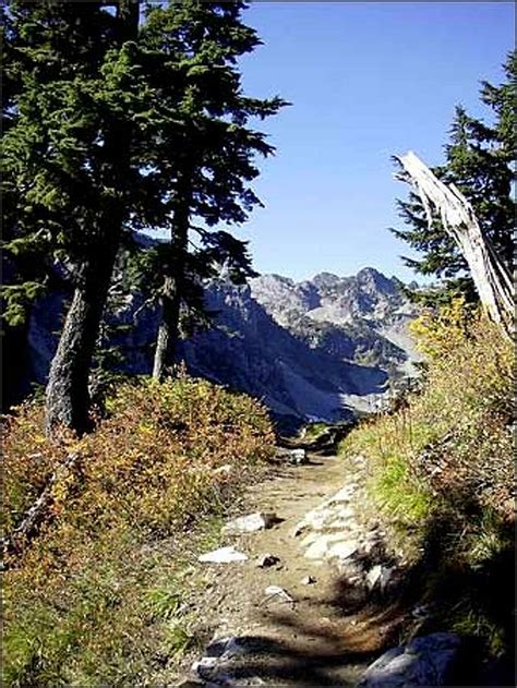 Hike Of The Week Theres Still Time To Behold Snow Lake Trails Beauty