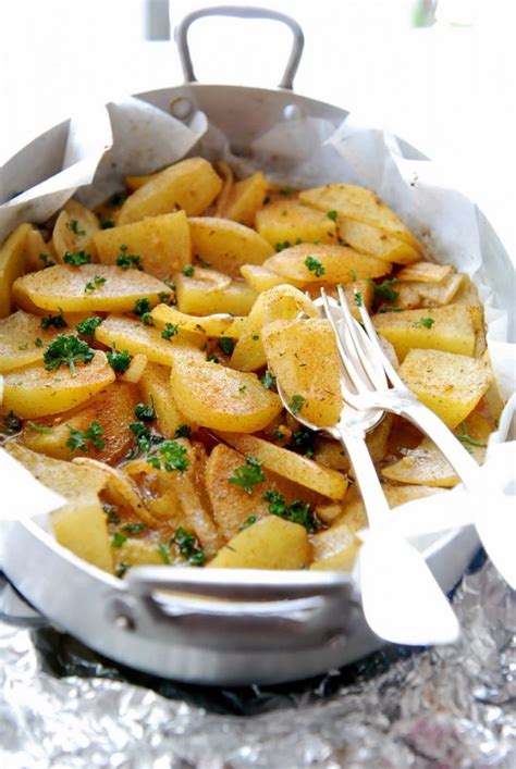 Add the cajun spice, paprika, garlic granules and olive oil to a large bowl and mix well. Pommes de terre nouvelles rôties aux épices cajuns | Les ...