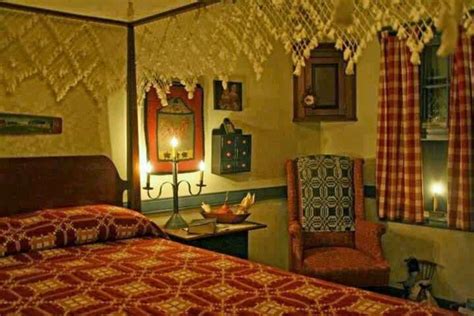 Gail reeder #primitivebedroom #primdecor | prim decor in 2019. Eye For Design: Decorating Colonial/Primitive Bedrooms