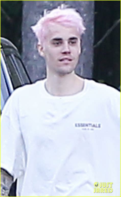 Photo Justin Bieber Goes Shirtless Debuts New Pink Hair 02 Photo
