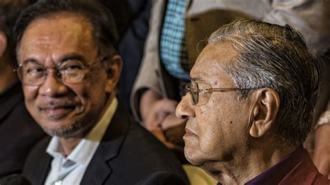 malaysia s mahathir resigns but is asked to stay as interim pm malaysia news al jazeera