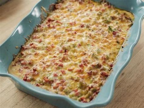 Tater tot breakfast casserole recipe courtesy of ree drummond level: Tater Tot Breakfast Casserole (Brunch is in the Fridge ...