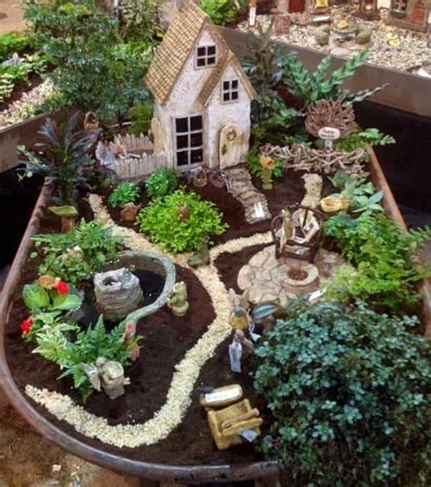 You can string the trees with walking through hedges announces that a garden has begun. 16 Do-It-Yourself Fairy Garden Ideas For Kids | Homesthetics - Inspiring ideas for your home.