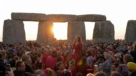 Solsticio De Verano Reúne A Druidas Paganos Y Curiosos En Stonehenge