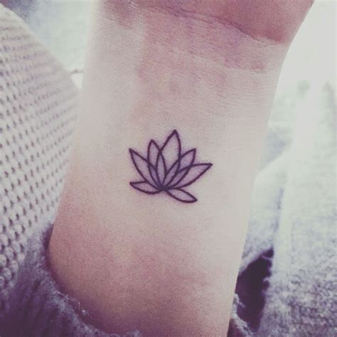 Lotus Flower Wrist Tattoo Flower Wrist Tattoos Flower Tattoo Arm
