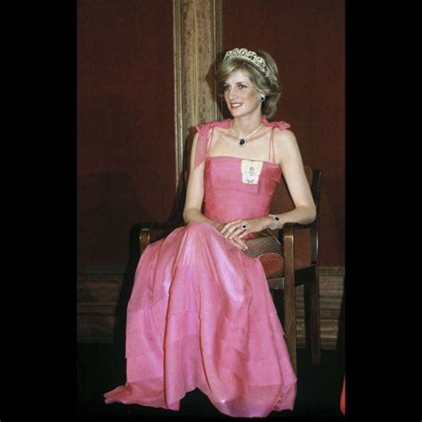 Diana, princess of wales, sorgte nicht nur mit ihrem eigenen hochzeitskleid, sondern auch als gast zwei jahre nach ihrer eigenen hochzeit besuchte prinzessin diana als gast die hochzeit ihrer. George-Patin: "Diana wäre tolle Oma" | Prinzessin diana ...