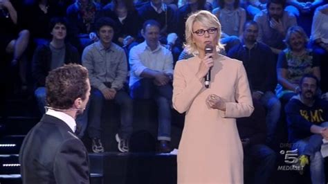 Maria de filippi, ospite da fazio, risponde alle accuse sul poco distanziamento del pubblico nel suo programma c'è posta per te. Ascolti tv, 'C'è posta per te' di Maria de Filippi vince ...