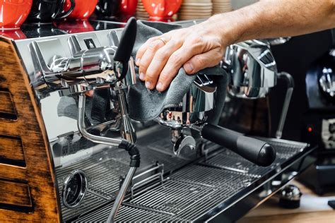 Aprenda a descalcificar e higienizar sua cafeteira da maneira correta Café Fazenda Aliança