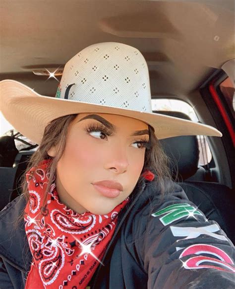 Foto Cowgirl Bandana Girl Cowgirl Style Outfits Looks Country Urban