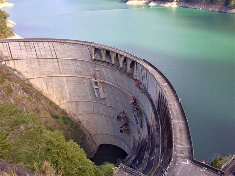 德基水庫，原稱為達見水庫，位於台灣 台中市 和平區 大甲溪上游，即台8線 中橫公路62公里處，是隸屬於台灣電力公司的一個高山型水庫。 德基水庫於1969年12月8日開工興建，1973年12月水庫開始蓄水，1973年6月26日達到首期發電初步需求，1974年9月全部完成。 完工時，由當時的先總統 蔣中正命名為. 邁向中興工程50週年