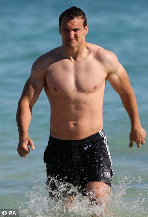 Ce ne parla l'attore che da. The sea Lions: Britain's rippling rugby heroes splash down ...