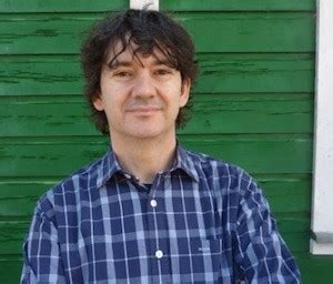 Rodrigo muñoz avia est né à madrid en 1967, il est diplômé en philosophie à l'université complutense de madrid. Rodrigo Muñoz Avia premio SGAE de Teatro Infantil 2014 ...