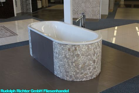 Für einen besseren kontrast verkleiden sie die badewanne anders als die. Jetzt geht`s rund | Rudolph Richter Fliesenhandel Iserlohn ...