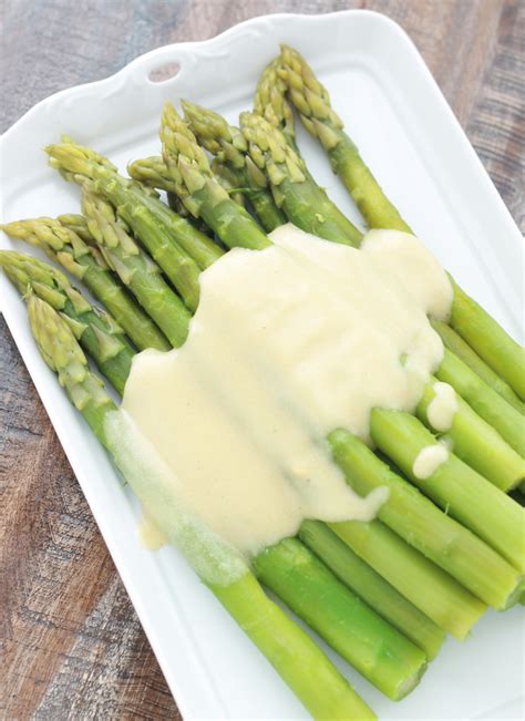 Asperges vertes vinaigrette onctueuse à la moutarde