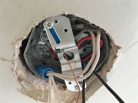 Ehre Zäh Schön Ceiling Light Junction Box Grube Zeiger Stirnrunzeln