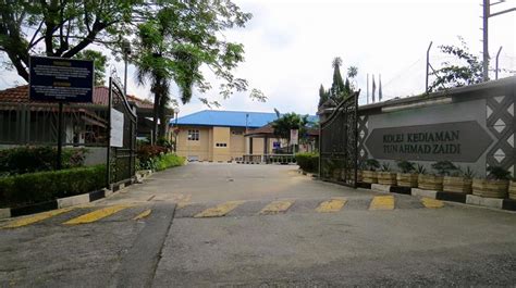 Kolej kediaman za'ba kk7 um. UM ikut prosedur kendali pelajar China