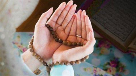 Kewajiban ini diemban setiap muslim apabila ia telah memenuhi syarat yang telah ditentukan secara syariat di antaranya baligh dan berakal. Begini Bacaan Dzikir dan Doa Sesudah Sholat Fardhu ...