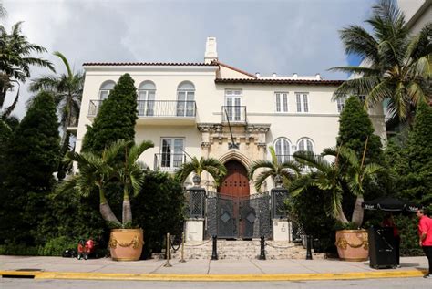 Geschichten aus dem paulanergarten #5. Versace mansion in Miami sold at auction for $41.5 million ...
