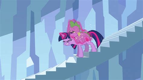 Image Twilight Putting Tired Spike On Her Back S3e2png