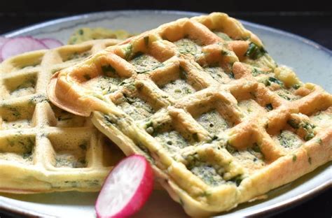 Una ricetta costruita in modo da mantenere al meglio le caratteristiche di questo goloso dessert francese. Waffle Salati agli Spinaci | Cotto e Crudo - cottoecrudo.it